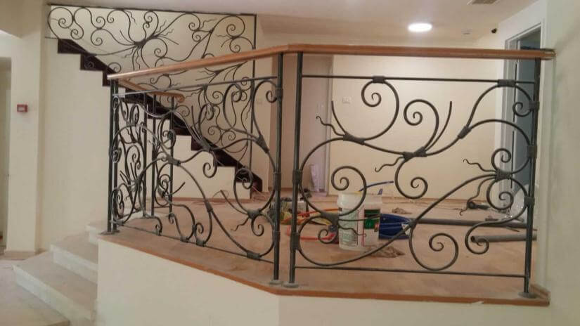 מעקות מברזל